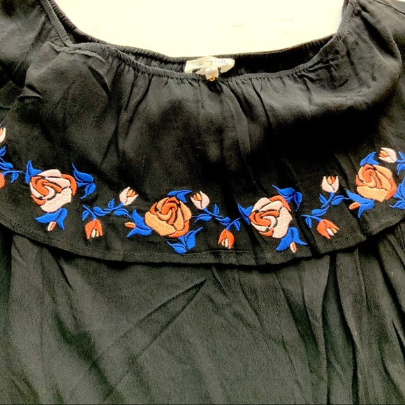 ♥️ NEW! SUPER CUTE FLORAL OFF SHOULDER TOP TASSEL - Picture 2 of 4